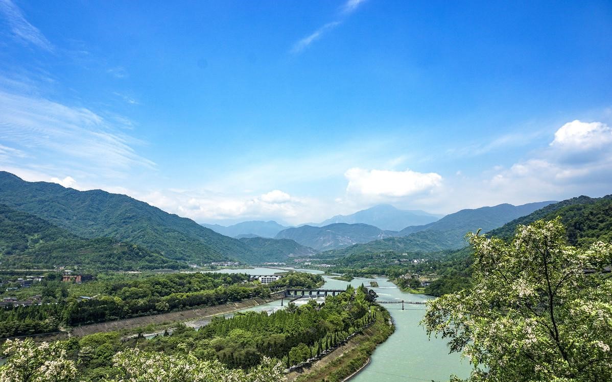 ดู่เจียงยาน: สวรรค์ฤดูร้อนที่ทอด้วยความงามของธรรมชาติ