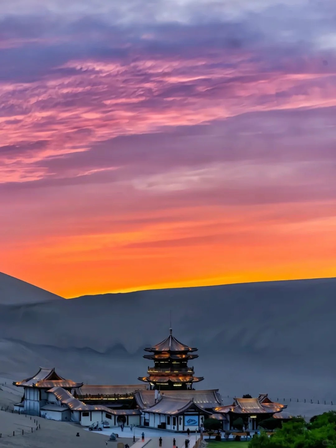 鸣沙山月牙泉的绝美日落🌄一定要看啊🔥！！_2_小明探秘大西北_来自小红书网页版