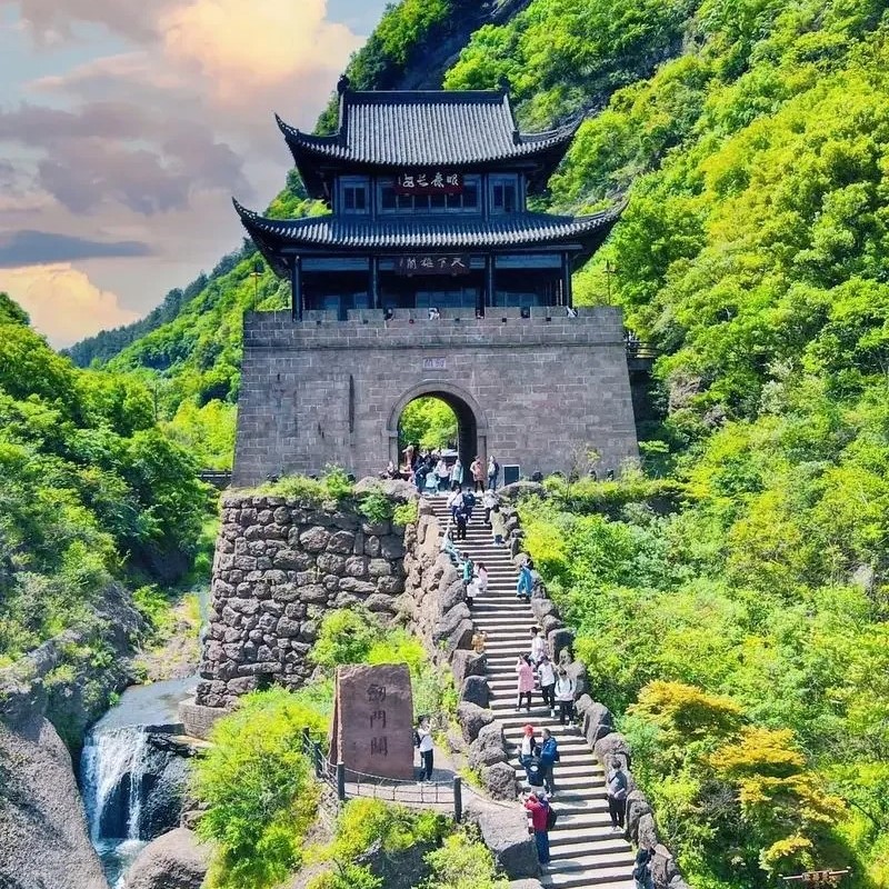天下第一关剑门关❗给我一万块我也不敢上❗_1_刘二狗_来自小红书网页版